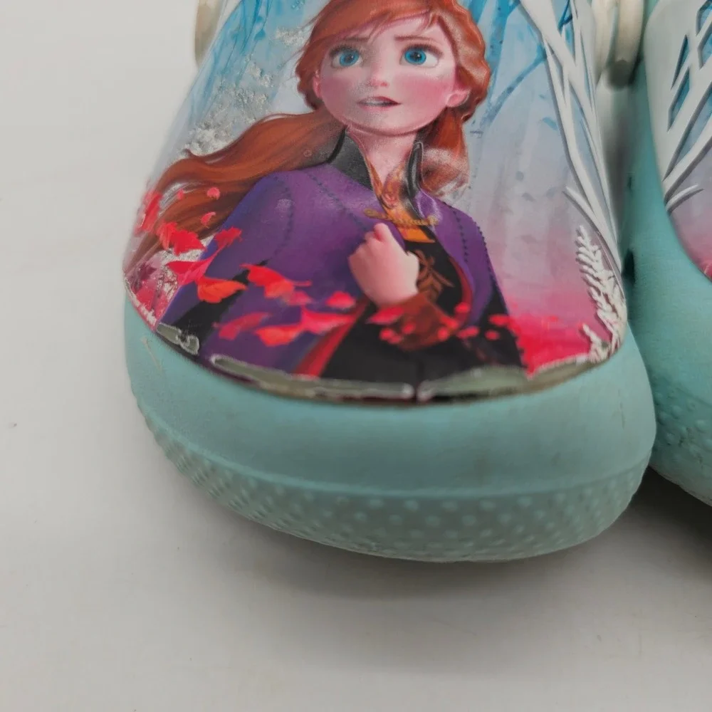 Toddler girl Crocs Disney  Frozen 2 Size 8 shoes